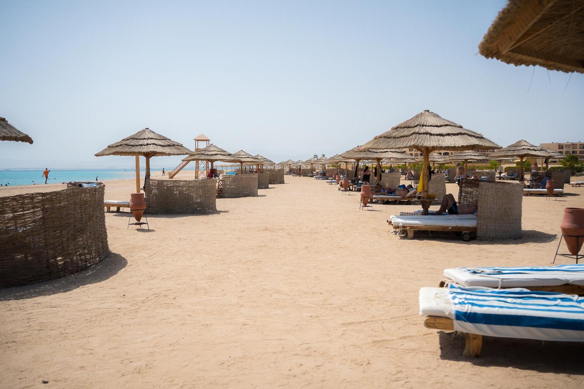 The Cascades Golf Resort, Spa & Thalasso Soma Bay Exterior photo El Alamein beach