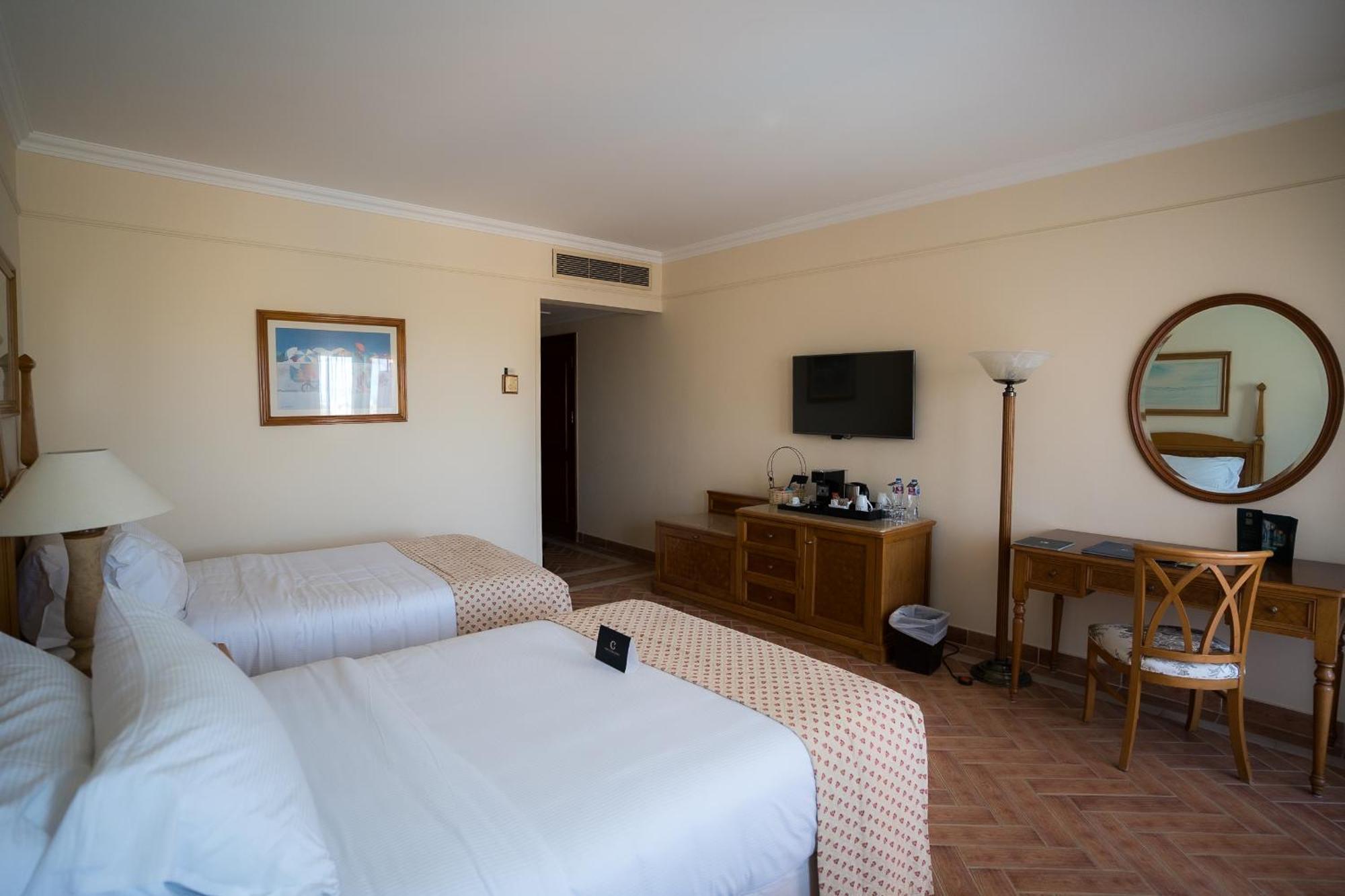 The Cascades Golf Resort, Spa & Thalasso Soma Bay Exterior photo A room at the hotel