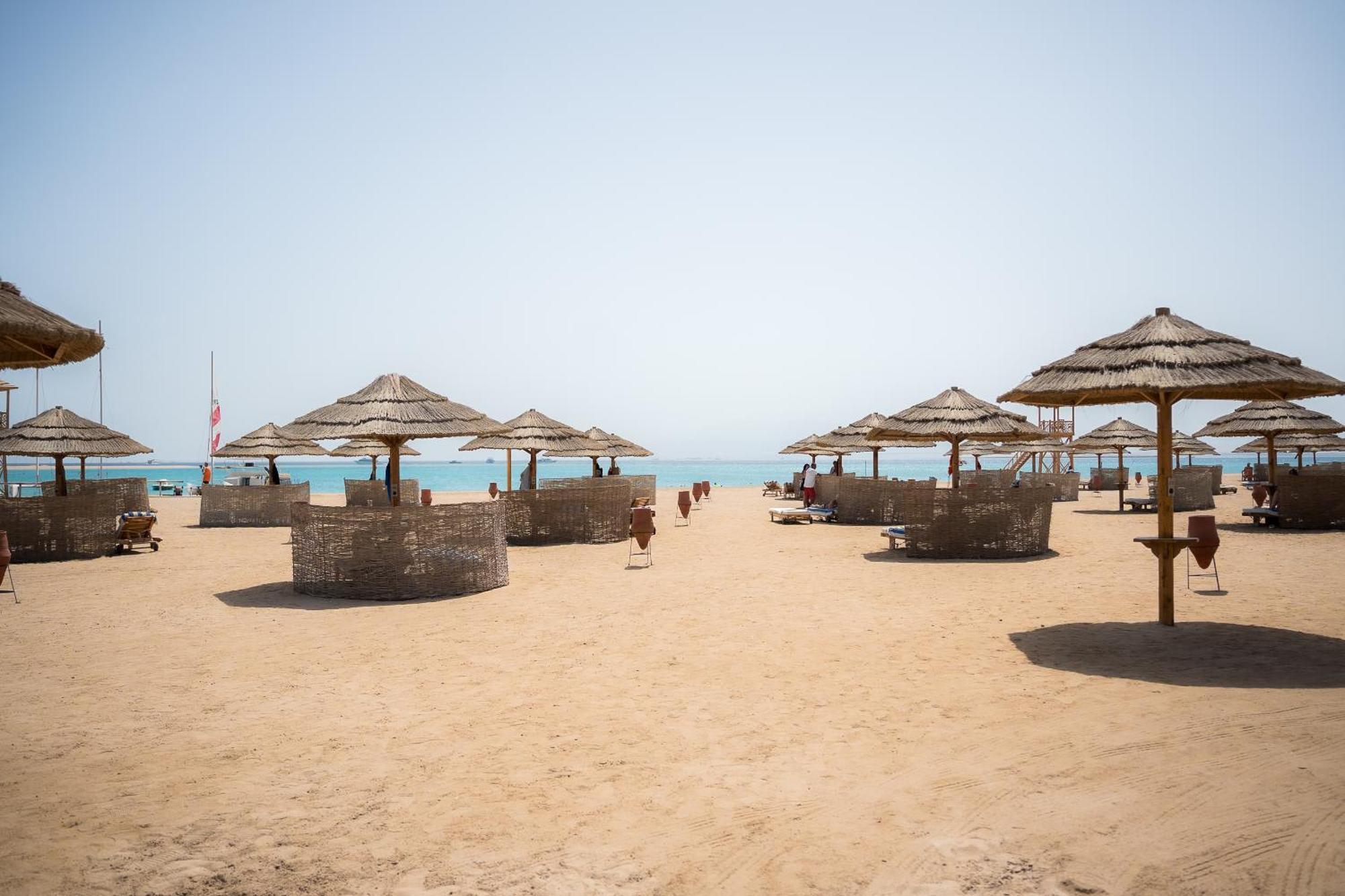 The Cascades Golf Resort, Spa & Thalasso Soma Bay Exterior photo El Alamein beach