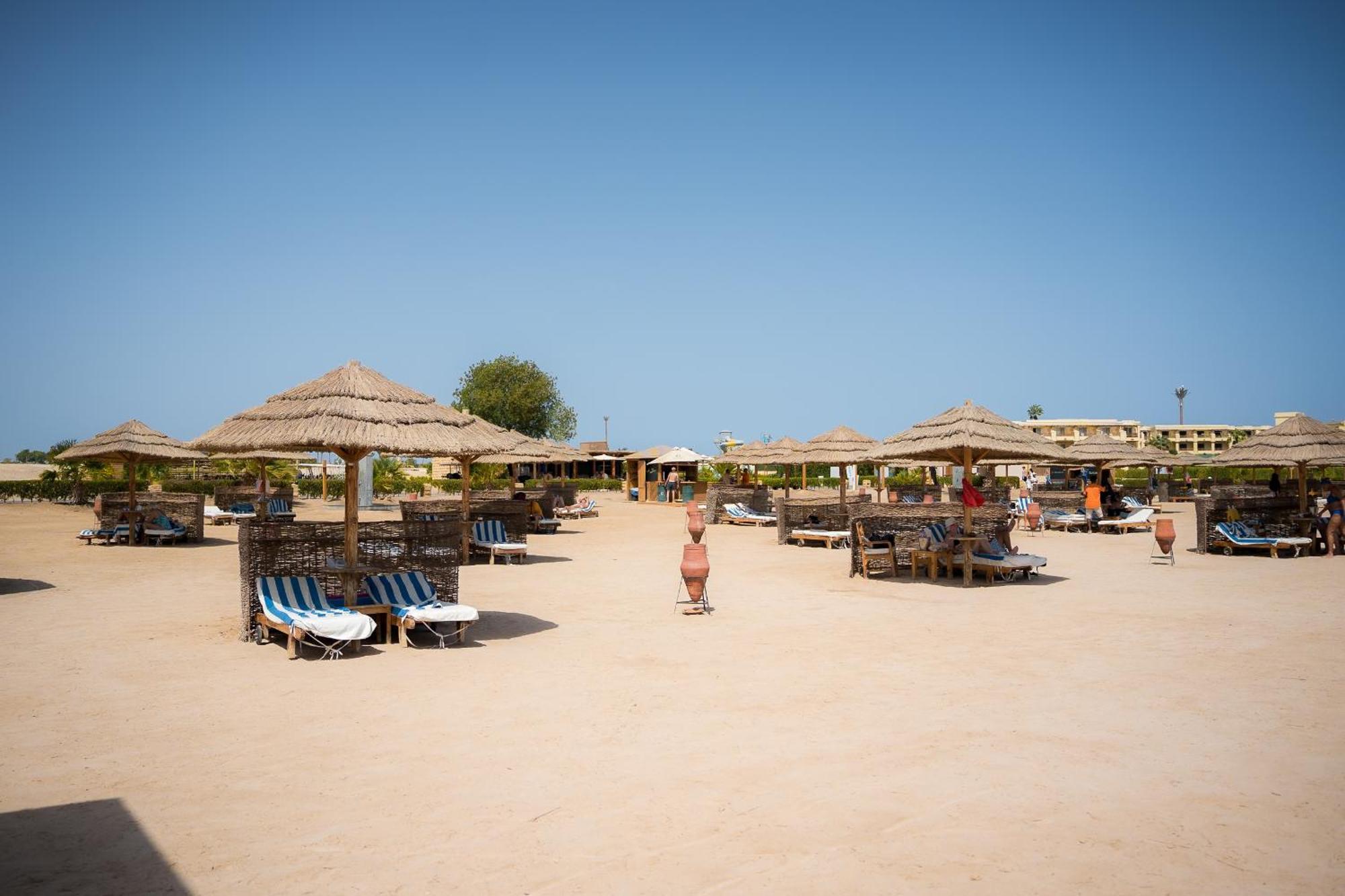 The Cascades Golf Resort, Spa & Thalasso Soma Bay Exterior photo El Alamein beach