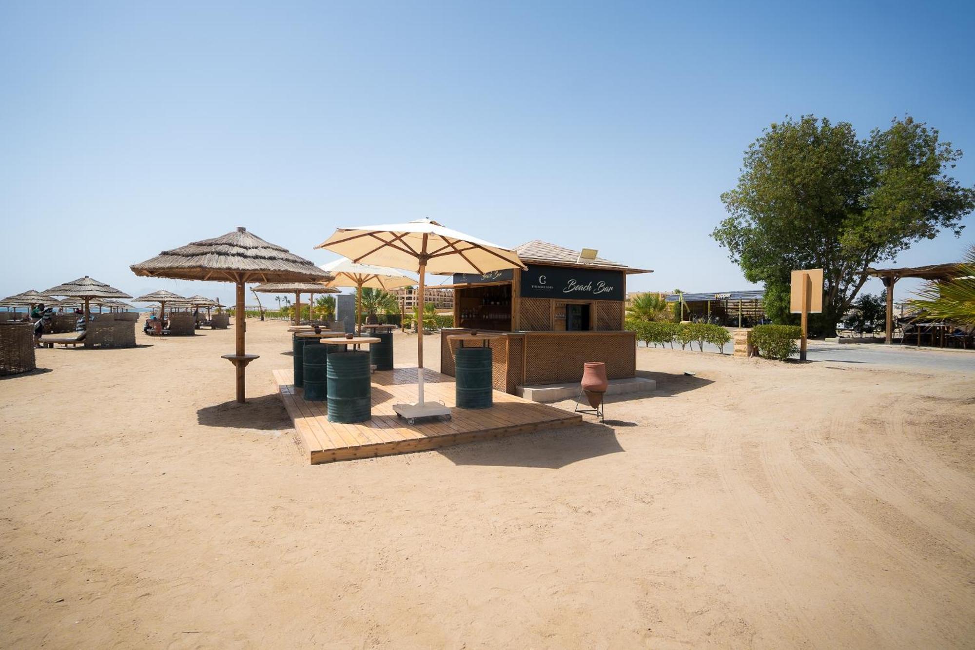The Cascades Golf Resort, Spa & Thalasso Soma Bay Exterior photo The beach bar at the resort